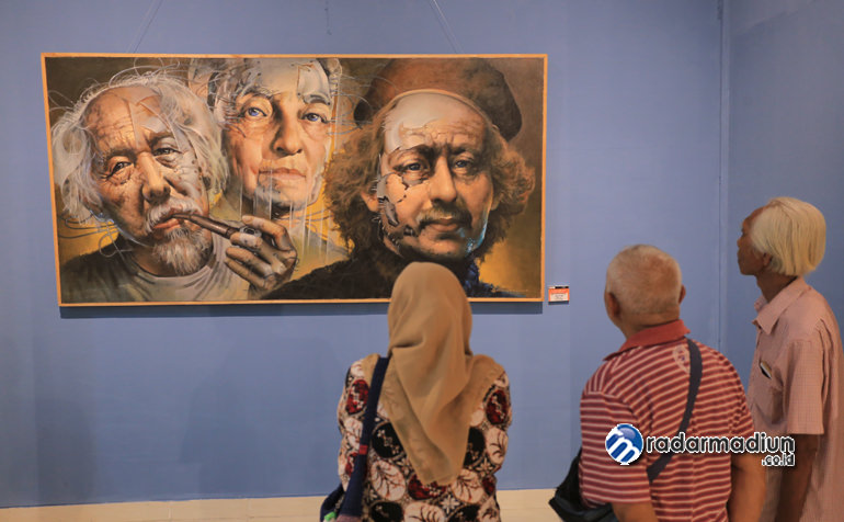 DUA DIMENSI: 19 lukisan Asri Nugroho dipamerkan di Indigo Art Space Madiun selama dua pekan ke depan.