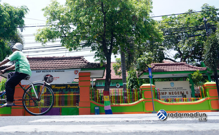 SMPN 6 KOTA MADIUN: Selepas negeri ini merdeka dari pendudukan Jepang, warga etnis Tionghoa banyak mendirikan Chung Hwa Sie Siauw (CHSS).