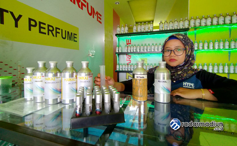 WEWANGIAN:  Parfum beraroma fruity dan floral lebih disukai kaum perempuan dan laki-laki.