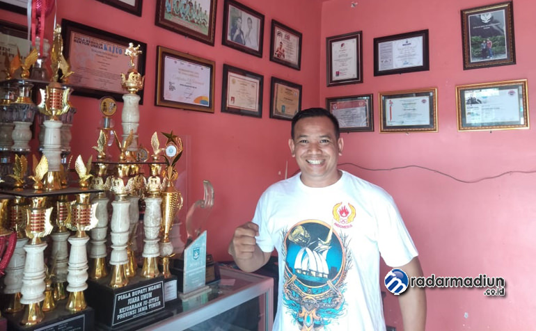 PETARUNG KEHIDUPAN: Kang Wiro, pelatih jujitsu andal asli Ngawi yang mampu mencetak puluhan atlet nasional.
