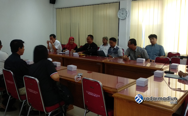 TINGGAL BAYAR: Pemkab Pacitan kembali menggelar mediasi antaran PT GLI dan warga terdampak aktivitas penambangan yang menuntut ganti rugi.