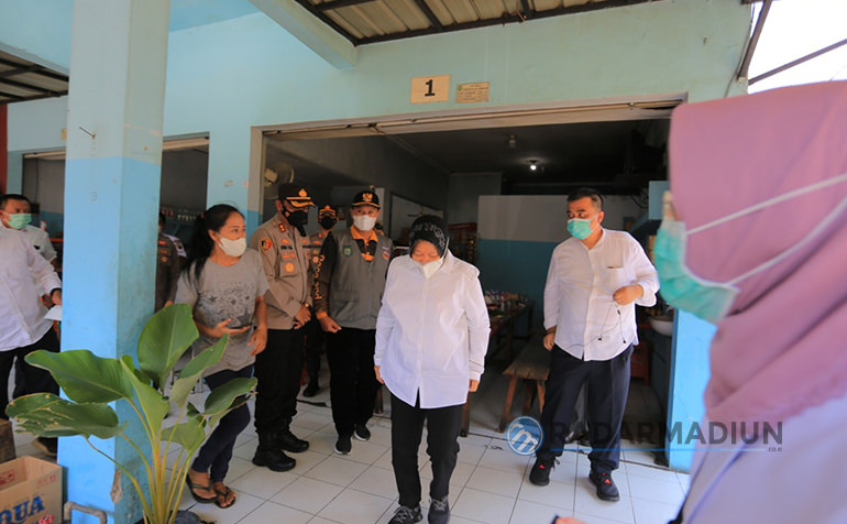 KUNKER: Mensos Tri Risma Harini saat kunjungan kerja di Kota Madiun. (DOK. RADAR MADIUN)