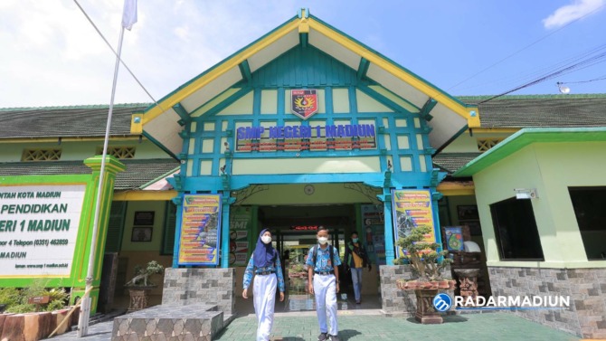 REGROUPING: SMPN 1 Madiun bakal dijadikan satu dengan SMPN 3 dan SMPN 13 Madiun menyusul kebijakan regrouping oleh Pemkot Madiun. (BAGAS BIMANTARA/RADAR MADIUN)