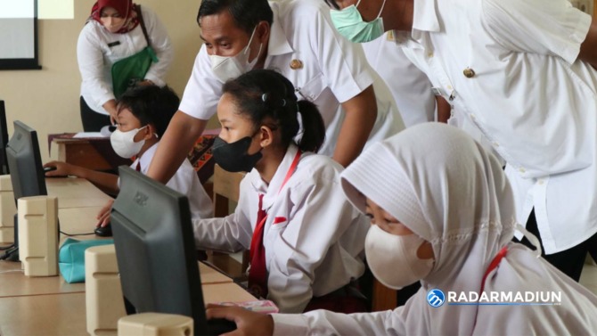 ASESMEN: ANBK yang dilangsungkan sejak pertengahan bulan lalu berjalan lancar. (SUGENG DWI N./JAWA POS RADAR PACITAN)