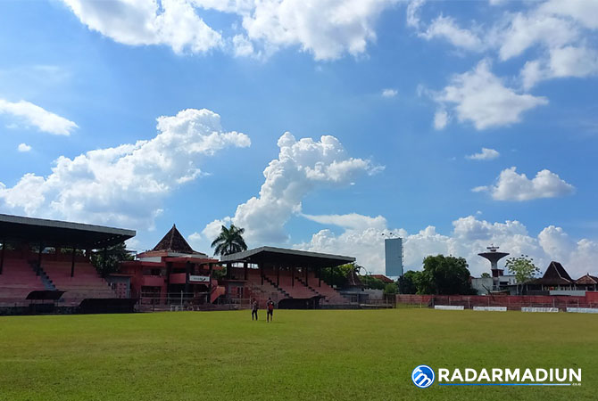 FASILITAS OLAHRAGA: Stadion Ketonggo menjadi home base Persinga Ngawi selama ini. (R. BAGUS RAHADI/JAWA POS RADAR NGAWI)