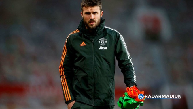 GANTIKAN OLE: Michael Carrick bakal menjalani laga debutnya sebagai pelatih karteker Manchester United melawan Villareal CF dini hari nanti. (MANCHESTER UNITED OFFICIAL)