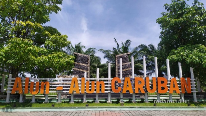 DILARANG HURA-HURA: Kawasan Alun-Alun Reksogati Mejayan bakal ditutup sepanjang malam Tahun Baru 2022 nanti. (ANGGIYAN BAYU/JAWA POS RADAR CARUBAN)