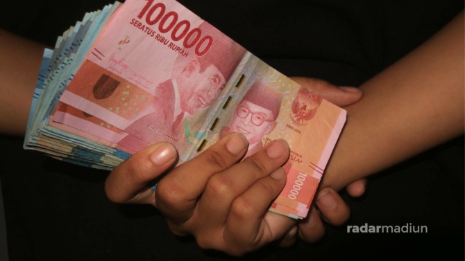 RUPIAH: Serapan anggaran belanja daerah Pemkot Madiun belum maksimal. (ILUSTRASI FOTO: BAGAS BIMANTARA/RADAR MADIUN)