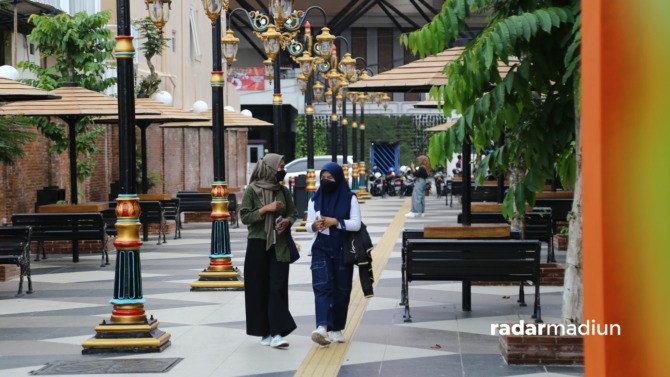 BEBAS-TERBATAS: Saat ini status PPKM di Kota Madiun masih level 1 yang berlaku hingga 31 Januari mendatang sesuai inmendagri. (BAGAS BIMANTARA/RADAR MADIUN)