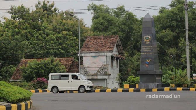 BERKELANJUTAN: Pintu masuk Ring Road Timur nyambung dengan ring road barat di kawasan Simpang Rejo Agung. (BAGAS BIMANTARA/JAWA POS RADAR MADIUN)