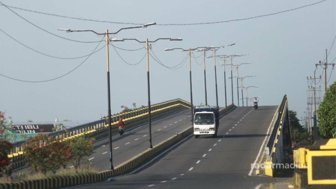 INFRASTRUKTUR: Jalan Ring Road Barat yang ada saat ini bakal menyambung ke timur tembus Jalan Raya Madiun-Ponorogo seiring rencana pembebasan lahan Ring Road Timur. (BAGAS BIMANTARA/RADAR MADIUN)