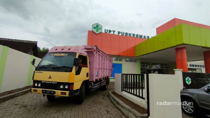 PINJAM: Operasional nakes di RS Mantingan untuk sementara pinjam dokter dari RSUD dr Soeroto Ngawi. (DOK RADAR NGAWI)