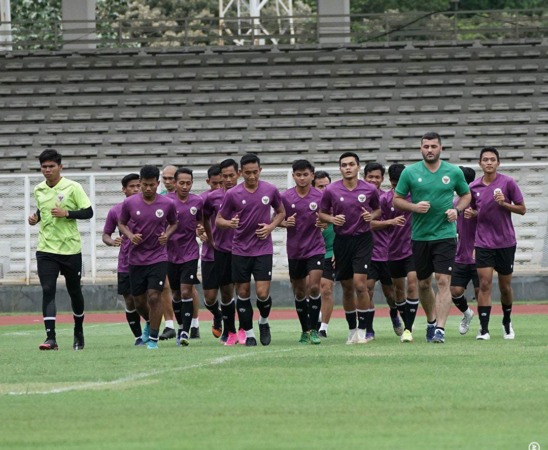 Para pemain Timnas U-23 ketika berlatih di Stadion Madya. (FOTO: PSSI)