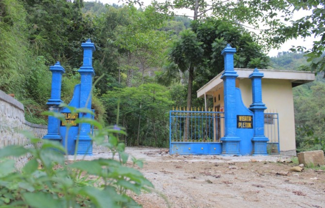 SEPI: Wisata air terjun Pletuk di Desa Jurug, Sooko, Ponorogo sepi dari kunjungan wisatawan, Minggu (13/2). (AJI PUTRA/RADAR PONOROGO)