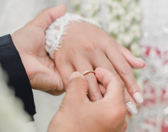DISPENSASI NIKAH: Terhitung Januari-Maret 2022 angka pernikahan dini di Kota Madiun sudah terdapat empat kasus. (ILUSTRASI FOTO: DOK RADAR MADIUN)
