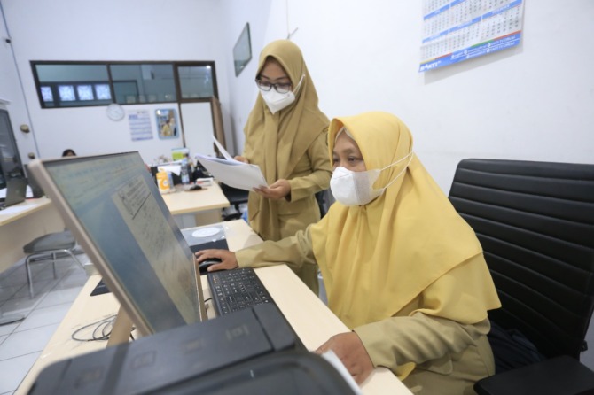 TETAP KERJA: Tambahan penghasilan pegawai (TPP) ASN bulan Januari-Februari 2022 belum cair. (ILUSTRASI/BAGAS BIMANTARA/JAWA POS RADAR MADIUN)