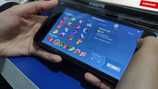 BUILD ITEM: Player perlu memahami cara memilih item yang tepat agar hero lebih efektif dan efisien. (SATRIO JATI WASKITO/ JAWA POS RADAR CARUBAN)