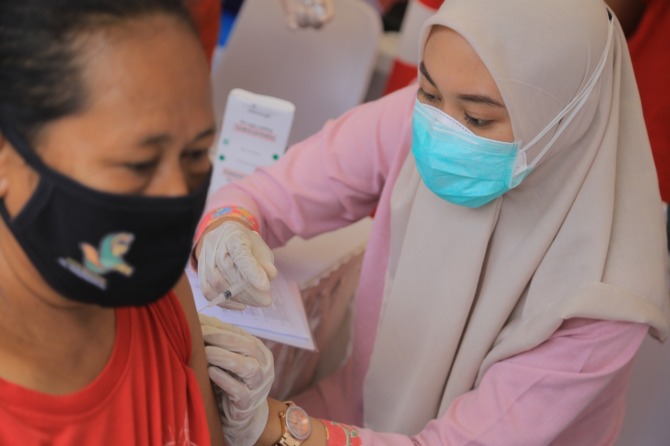 HARUS DIPILAH: Sebagian vaksin kedaluwarsa masih dapat digunakan sesuai rekomendasi dan hasil uji stabilitas BPOM. (ILUSTRASI FOTO: BAGAS BIMANTARA/JAWA POS RADAR MADIUN)