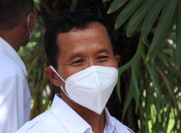 PROFIL: Santoso guru honorer di Pacitan yang akhirnya diangkat sebagai PPPK setelah lama mengabdi. (SUGENG DWI N/RADAR PACITAN)