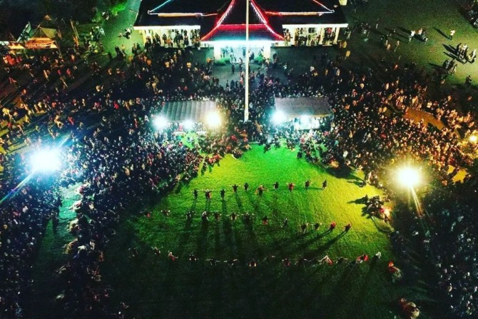 MERIAH: Ratusan warga memadati Lapangan Tumenggung Notopuro saat menyaksikan pergelaran reog beberapa waktu lalu. (HUMAS FOR JAWA POS RADAR PACITAN)