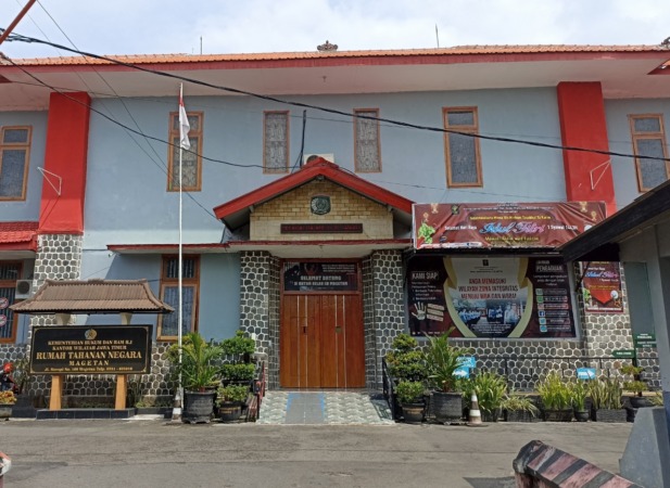 PINTU KEBEBASAN: Dari puluhan warga binaan yang diusulkan mendapat remisi, lima di antaranya berpotensi langsung bebas pada Lebaran nanti. (FAIZAL AMJAD/JAWA POS RADAR MAGETAN)