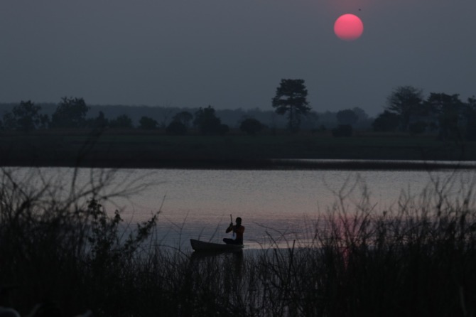 INDAH: Waduk Bening Widas dibuka untuk menampung kunjungan pemudik saat Libur Lebaran. (R BAGUS RAHADI/RADAR MADIUN)