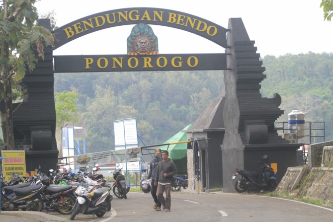 WADUK: Kawasan Bendungan Bendo di Ponorogo layak untuk dikembangkan menjadi wisata air. (AJI PUTRA/RADAR PONOROGO)