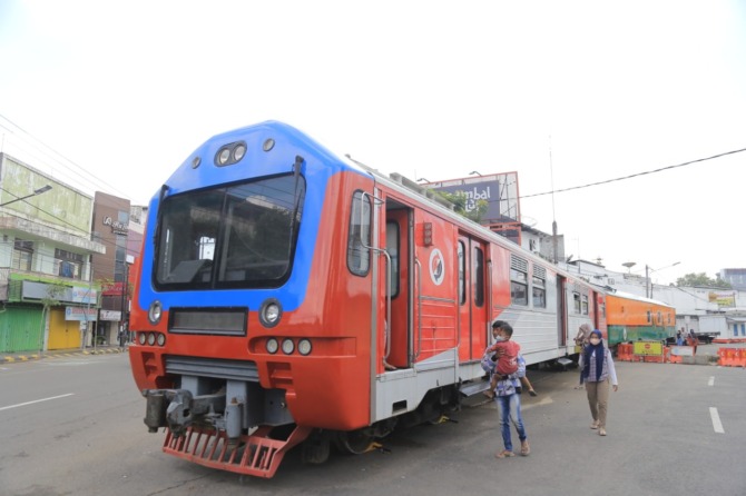 SEMPIT: Kawasan Bogowonto tak mempunyai lahan luas untuk kantong parkir. (BAGAS BIMANTARA/RADAR MADIUN)