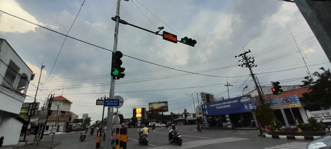 MODERNISASI: Uji coba tilang elektronik akan diterapkan di perempatan Kartonyono tahun ini. (ASEP SYAEFUL BACHRI/JAWA POS RADAR NGAWI)