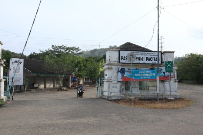 KUNTARA: Pasar hewan ditutup sementara hingga 23 Juni mendatang. (NUR CAHYONO/JAWA POS RADAR PACITAN)