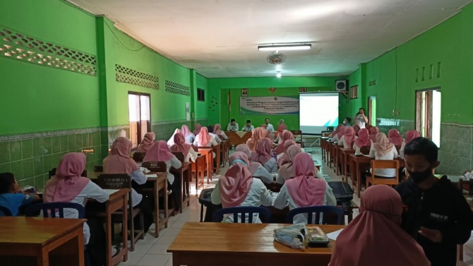 PAPARAN: Sosialisasi kepesertaan program BPJS Ketenagakerjaan (BPJamsostek) menyasar para tenaga pendidik taman kanak-kanak (TK) di Kabupaten Madiun, Rabu (13/7) lalu. Sebanyak 367 guru penerima sertifikasi bakal dikover jaminan kecelakaan kerja (JKK) dan