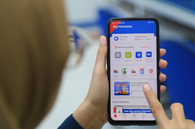 ENERGI: Pemilik kendaraan roda empat atau lebih di Kota Madiun wajib mendaftar di website Subsidi Tepat BBM sebagai syarat untuk pembelian BBM bersubsidi. (ILUSTRASI: BAGAS BIMANTARA/JAWA POS RADAR MADIUN)