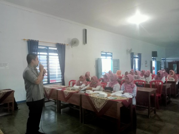 DEAL: Penandatangan MoU dan sosialisasi dilakukan oleh BPJS Ketenagakerjaan dengan Baznas Kabupaten Madiun kepada para tenaga pendidik non-ASN. (ISTIMEWA)