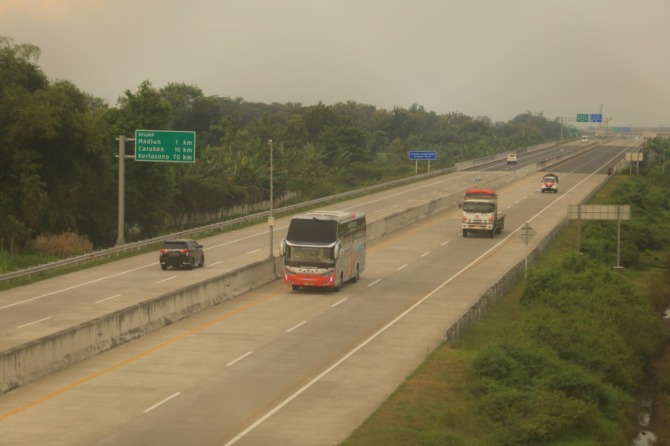 SEPI MAMRING: Terminal Bus Caruban nyaris tak berfungsi lantaran jarang ada bus umum yang mampir. karena sebagian lewat tol (R BAGUS RAHADI/JAWA POS RADAR CARUBAN)