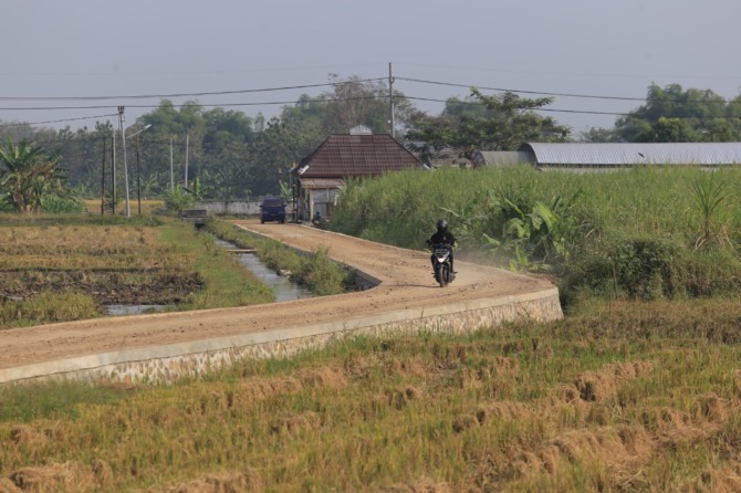 ASET DAERAH: Pembangunan jalan baru dari Banjarejo ke Pagu Indah belum disertifikatkan karena mesti di-SK-kan terlebih dulu oleh wali kota. (BAGAS BIMANTARA/RADAR MADIUN)
