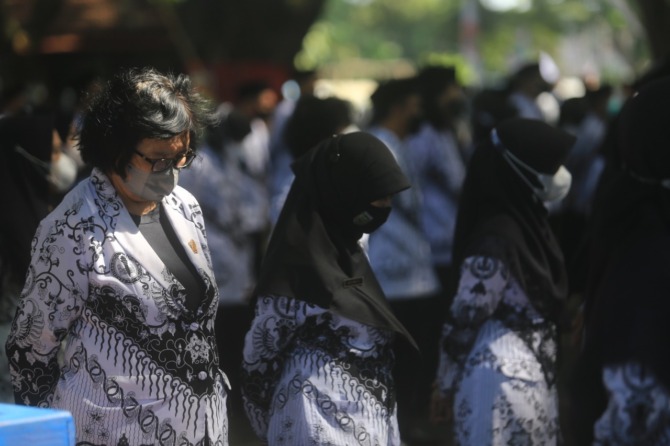 TENAGA PENDIDIK: Pasal tentang TPG dihapus dalam RUU Sisdiknas. Hal itu membuat para guru di Indonesia resah. (ILUSTRASI FOTO: BAGAS BIMANTARA/RADAR MADIUN)