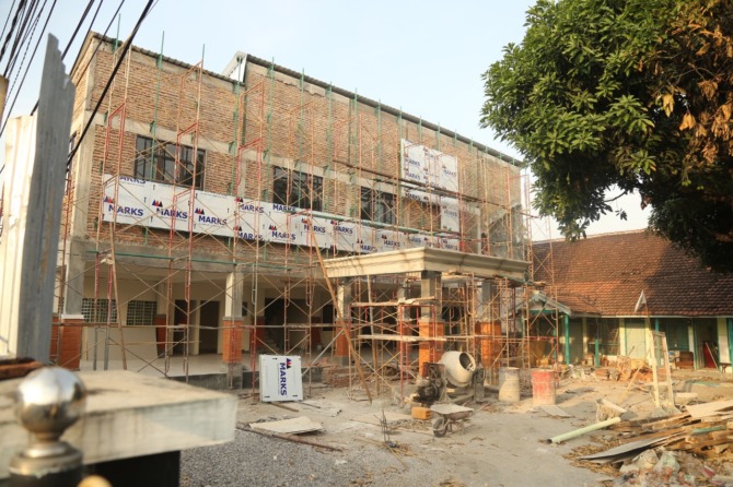 SURPLUS: Proyek pembangunan gedung Dekranasda Kota Madiun diestimasikan rampung lebih cepat dari rencana. (BAGAS BIMANTARA/JAWA POS RADAR MADIUN)