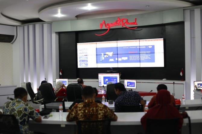 RAPAT: Audiensi antara tim teknis Pemkab Ngawi dengan Universitas Negeri Surabaya perihal pendirian PSDKU di Ngawi. (DISKOMINFO UNTUK JAWA POS RADAR NGAWI)