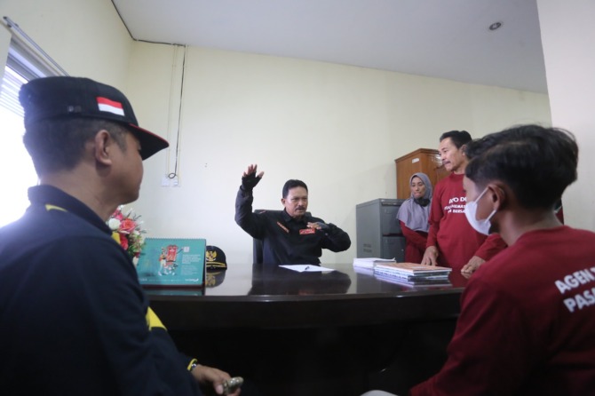 TURUN GUNUNG: Wali Kota Madiun Maidi mulai kemarin ngantor di PBM. (BAGAS BIMANTARA/JAWA POS RADAR MADIUN)