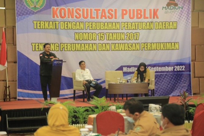 Konsultasi Publik Terkait Perubahan Peraturan Daerah Nomor 15 Tahun 2017 tentang Perumahan dan Kawasan Permukiman. (BAGAS BIMANTARA/JAWA POS RADAR MADIUN)