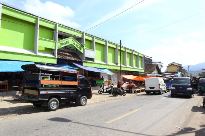 TITIK RAWAN: Pasar tulakan menjadi salah satu titik kemacetan arus lalu lintas saat momen mudik balik lebaran. (Dokumen/Jawa Pos Radar Pacitan)