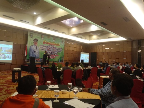 SOSIALISASI: Sejumlah pengusaha mengikuti sosialisasi pengelolaan limbah cair kemarin. (RAHMA DWI LESTARI/JAWA POS RADAR MADIUN)