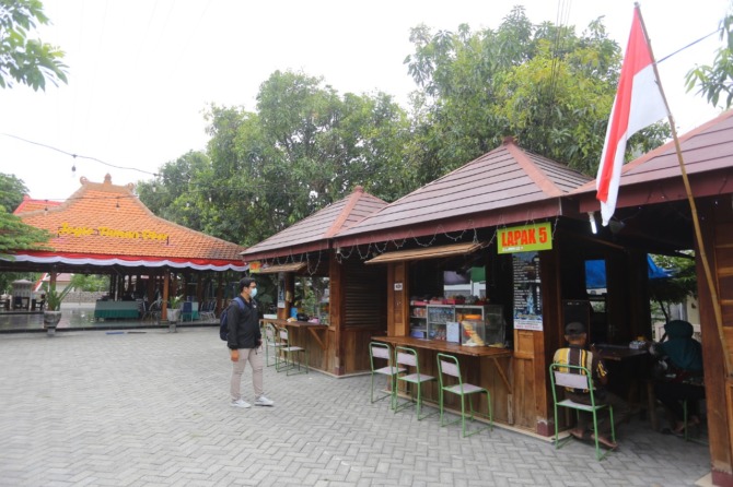FAVORIT WARGA: Desain Lapak Obor di Oro-Oro Ombo mengusung konsep joglo. (BAGAS BIMANTARA/JAWA POS RADAR MADIUN)