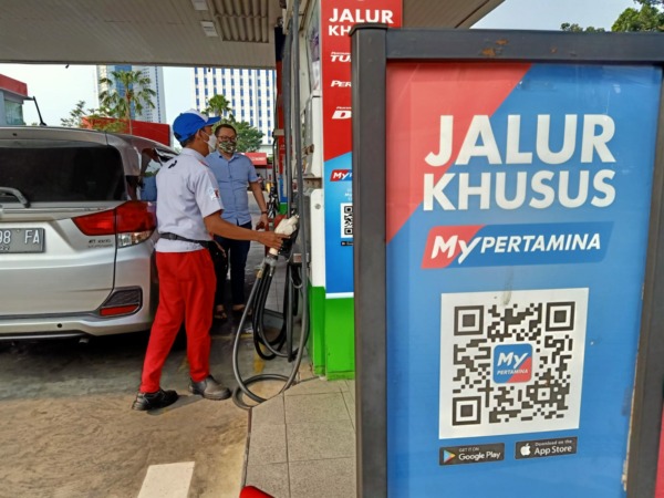 ENERGI: Pertamina Patra Niaga memastikan distribusi BBM ke SPBU di Jatimbalinus aman dan lancar. (ISTIMEWA)
