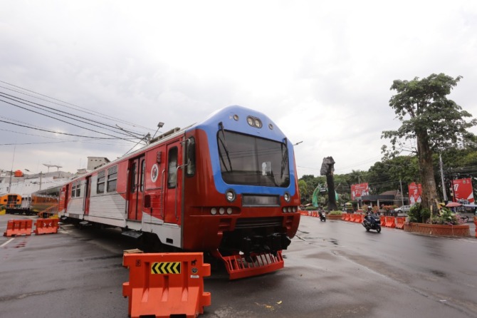PRIORITASKAN UMKM: Disdag Kota Madiun mulai menata konsep wisata kuliner di Jalan Bogowonto hingga tuntas Oktober mendatang. (BAGAS BIMANTARA/JAWA POS RADAR MADIUN)