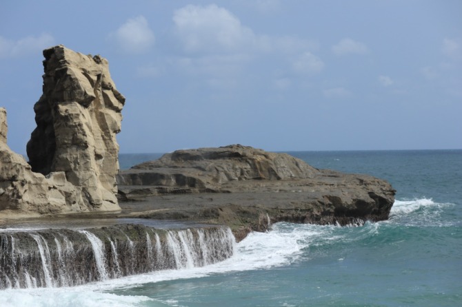 PACITAN: Di Pantai Klayar terdapat bukit karang berbentuk kepala singa menyerupai sphinx di Mesir. (SUGENG DWI N./JAWA POS RADAR PACITAN)