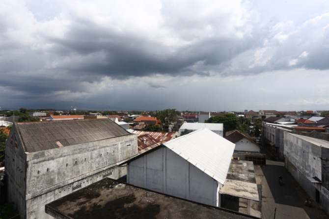 MUSIM HUJAN: Kota Madiun belakangan ini kerap diwarnai cuaca mendung. (BAGAS BIMANTARA/JAWA POS RADAR MADIUN)