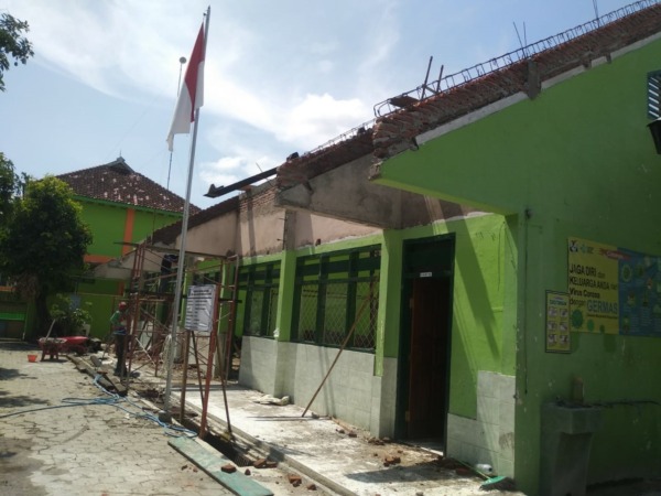 DIREHAB: Tiga ruangan di SLBN Manisrejo diperbaiki karena faktor usia. (RAHMA DWI LESTARI/JAWA POS RADAR MADIUN)