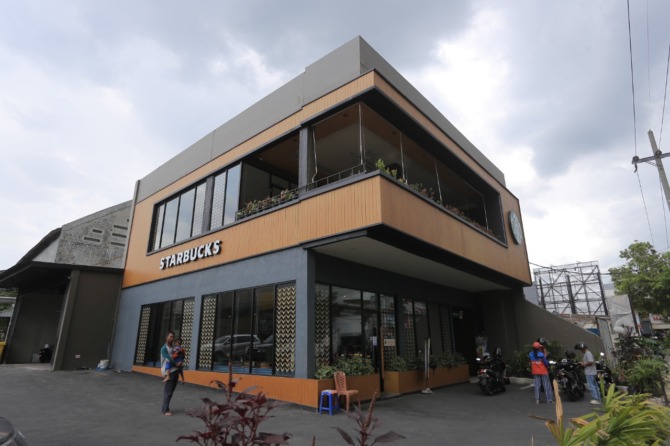 KOTA PEBISNIS: Sejumlah investor kakap menjajaki Kota Madiun untuk menanamkan bisnisnya. Dua tahun terakhir, iklim investasi tumbuh positif meski saat itu masih dibekap pandemi Covid-19. (BAGAS BIMANTARA/JAWA POS RADAR MADIUN)