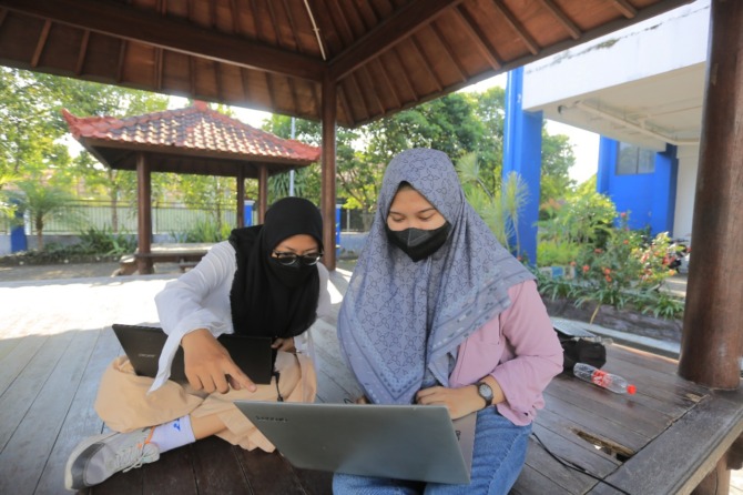 PEDULI PENDIDKAN: Pemkot Madiun berkomitmen membantu mahasiswa warga kota ini melanjutkan pendidikan hingga perguruan tinggi. (ILUSTRASI/BAGAS BIMANTARA/JAWA POS RADAR MADIUN)